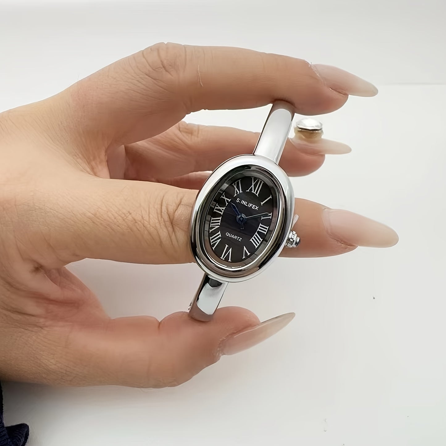 Fashionable And Elegant Roman Numeral Women'S Watch, a Classic Quartz Timepiece Suitable for Business, Casual Wear, Daily Office Use, Outdoor Activities, Travel, And As a Birthday Gift.