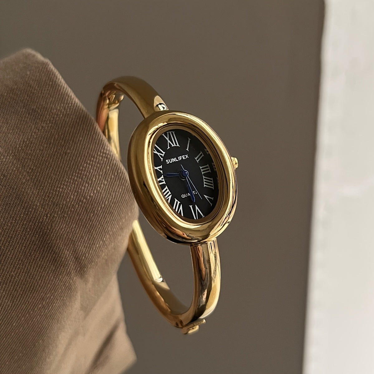 Fashionable And Elegant Roman Numeral Women'S Watch, a Classic Quartz Timepiece Suitable for Business, Casual Wear, Daily Office Use, Outdoor Activities, Travel, And As a Birthday Gift.